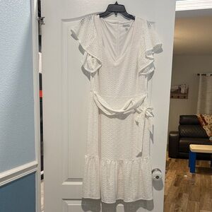 Chic White Eyelet Midi Dress with Ruffle Sleeves